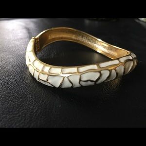 Vintage Cloisonné Enamel bracelet Open Himged Culf